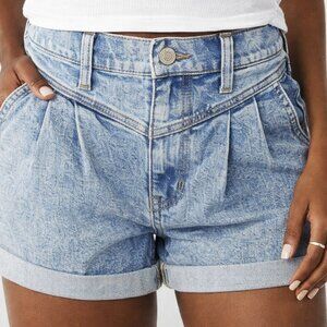 NWT - Size 7 shorts "Mom Short, High Rise, Relaxed w/ Stretch" blue denim shorts